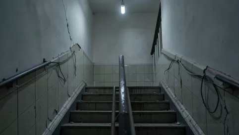wykończenie klatki schodowej w bloku